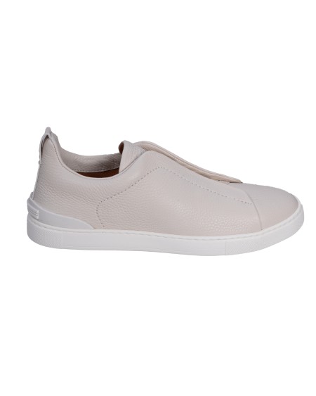 Shop ZEGNA  Scarpa: Zegna sneakers Low Top Triple Stitch™ in pelle di cervo.
Tre elastici incrociati sulla tomaia.
Logo XXX sul tallone.
Fodera in pelle.
Suola in gomma.
Con sacchetto coordinato.
Composizione: 100% pelle di cervo.
Made in Italy.. LHCVO S4667Z-PAN